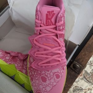 BNIB Kyrie 5 Spongebob Patrick Star Size 7Y